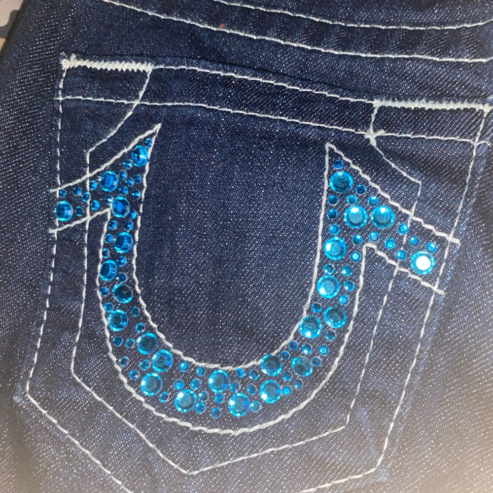 True religion skinny jeans 🪩
Blue rhinestone pockets low rise